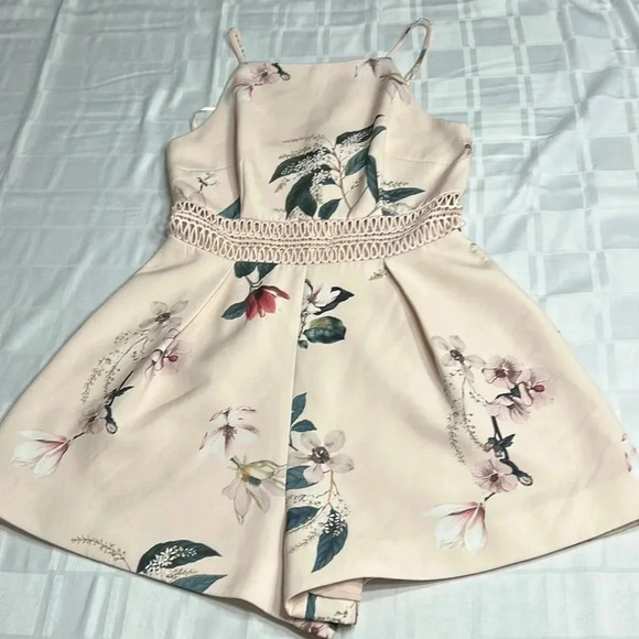 REVOLVE KEEPSAKE THE LABEL romper sz SM . Pink floral,cut out,waist crochet?,zip - Picture 16 of 16